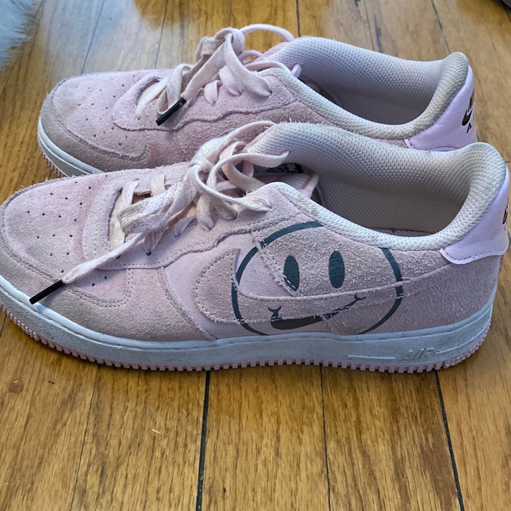 USED smiley face Air Force one’s